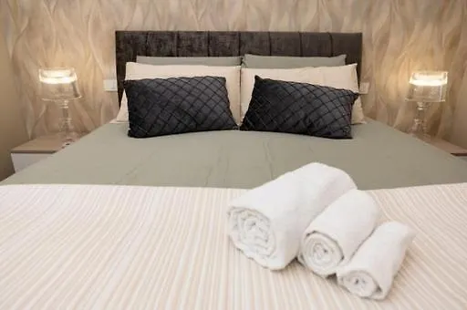 Dream House-camilla Бари